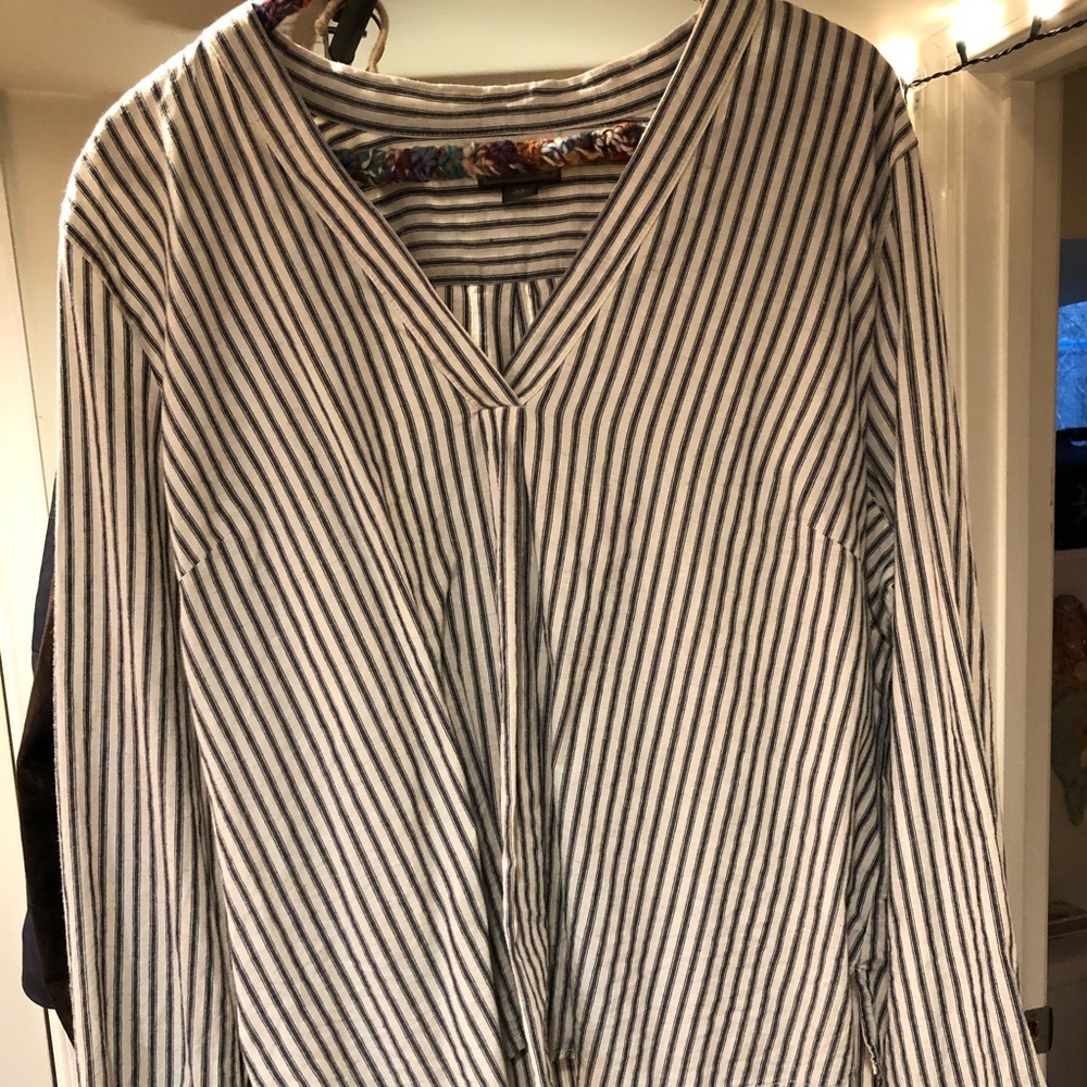 Adorable Ivory and blue cotton pullover shirt.